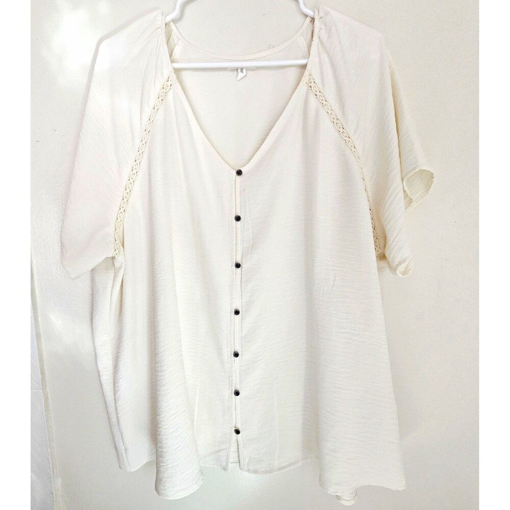 maurices Solid White V-Neck Button Front Crochet Short Sleeve Blouse 2X